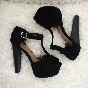 Breckelles Peep Toe T-Strap Platform Sandals Black